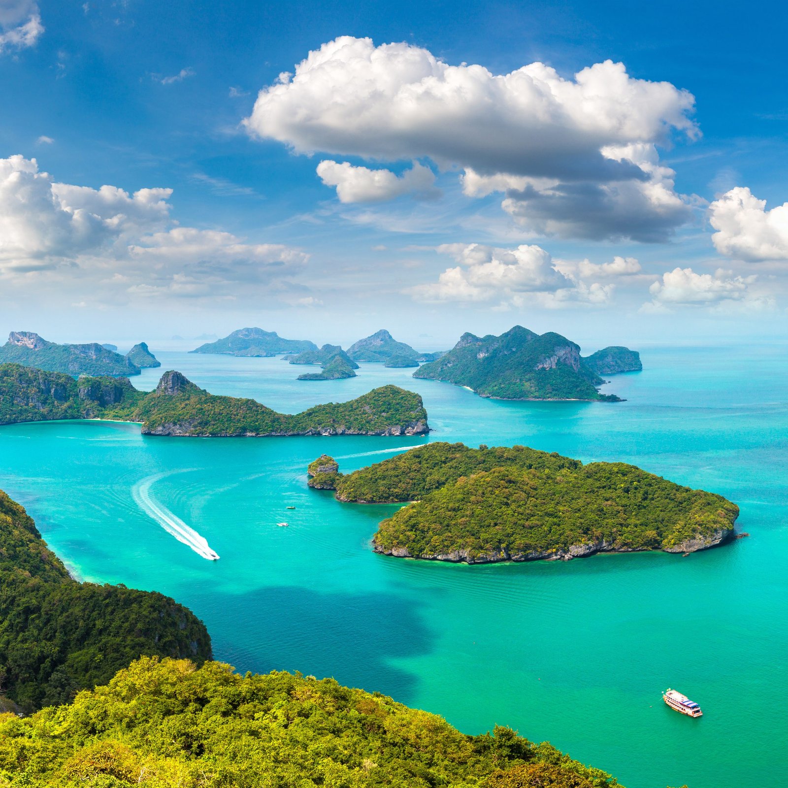 Talay Nai emerald lagoon on One Day Trip Angthong National Marine Park