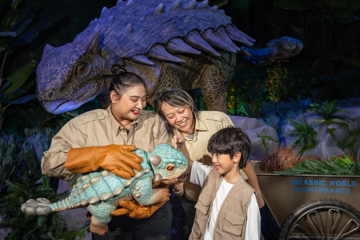 Animatronic dinosaur at Jurassic World: The Experience Bangkok
