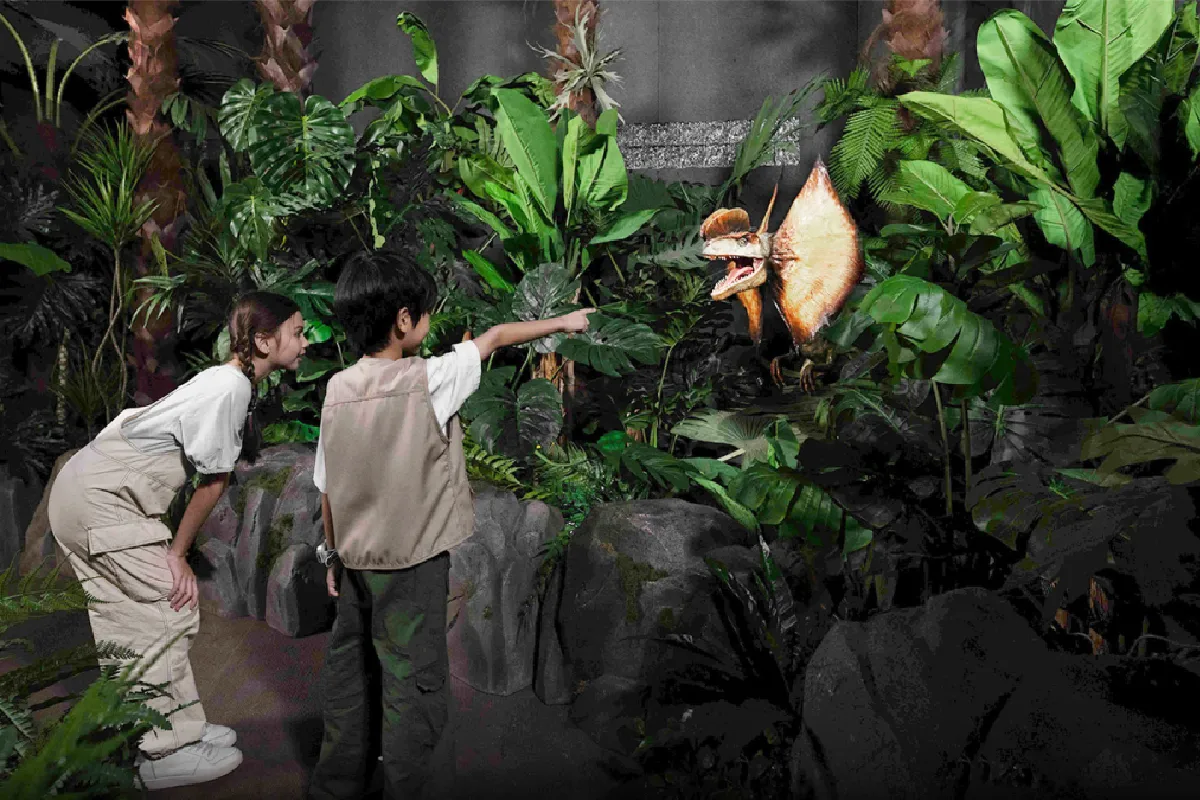 Animatronic dinosaur at Jurassic World: The Experience Bangkok