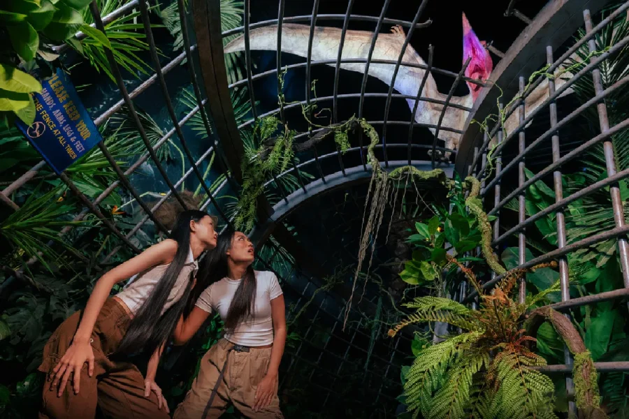 Animatronic dinosaur at Jurassic World: The Experience Bangkok